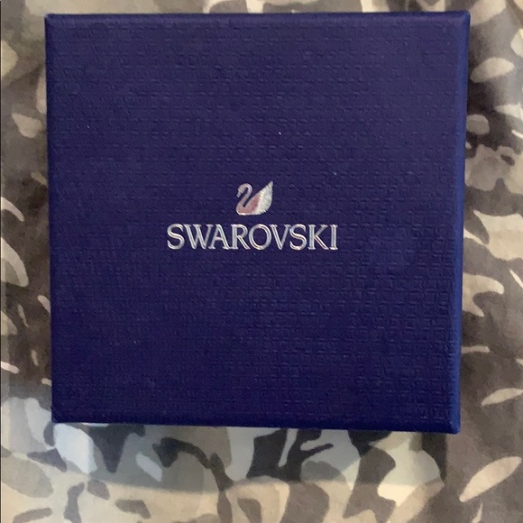 BRAND NEW SWAROVSKI heart charm bracelet - Picture 3 of 6